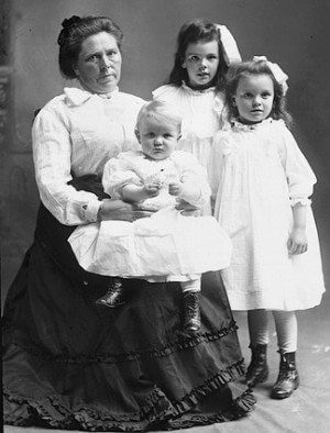 Belle Gunness and her three children